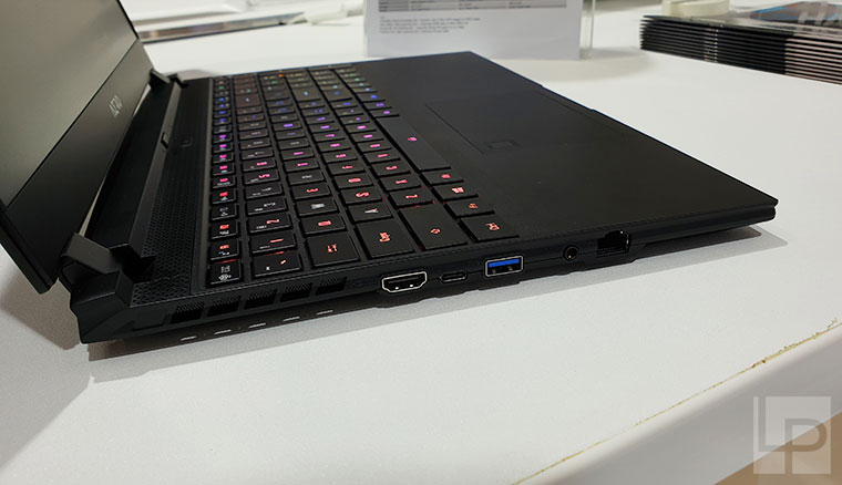 技嘉New AERO 15 OLED電競筆電快速看：漂亮的螢幕與外型、頂級的暴力規格！