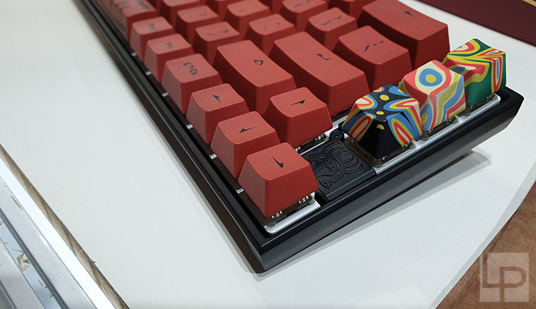 Ducky展出融合排灣特色的豬年鍵盤、與三模Freedom！阿米洛主打客製化彩繪服務